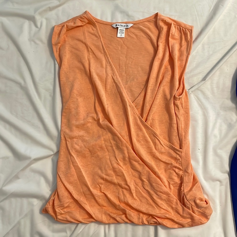 Woman’s Athleta shirt